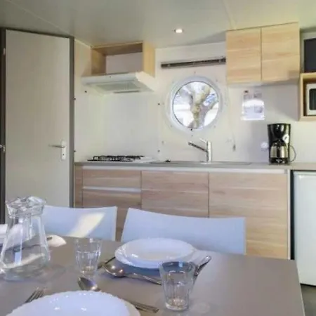 3 Etoiles - Piscine - Ccaaafi Kemp