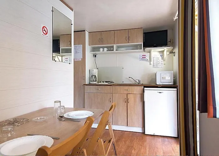 3 Etoiles - Piscine - Ccaaafi *